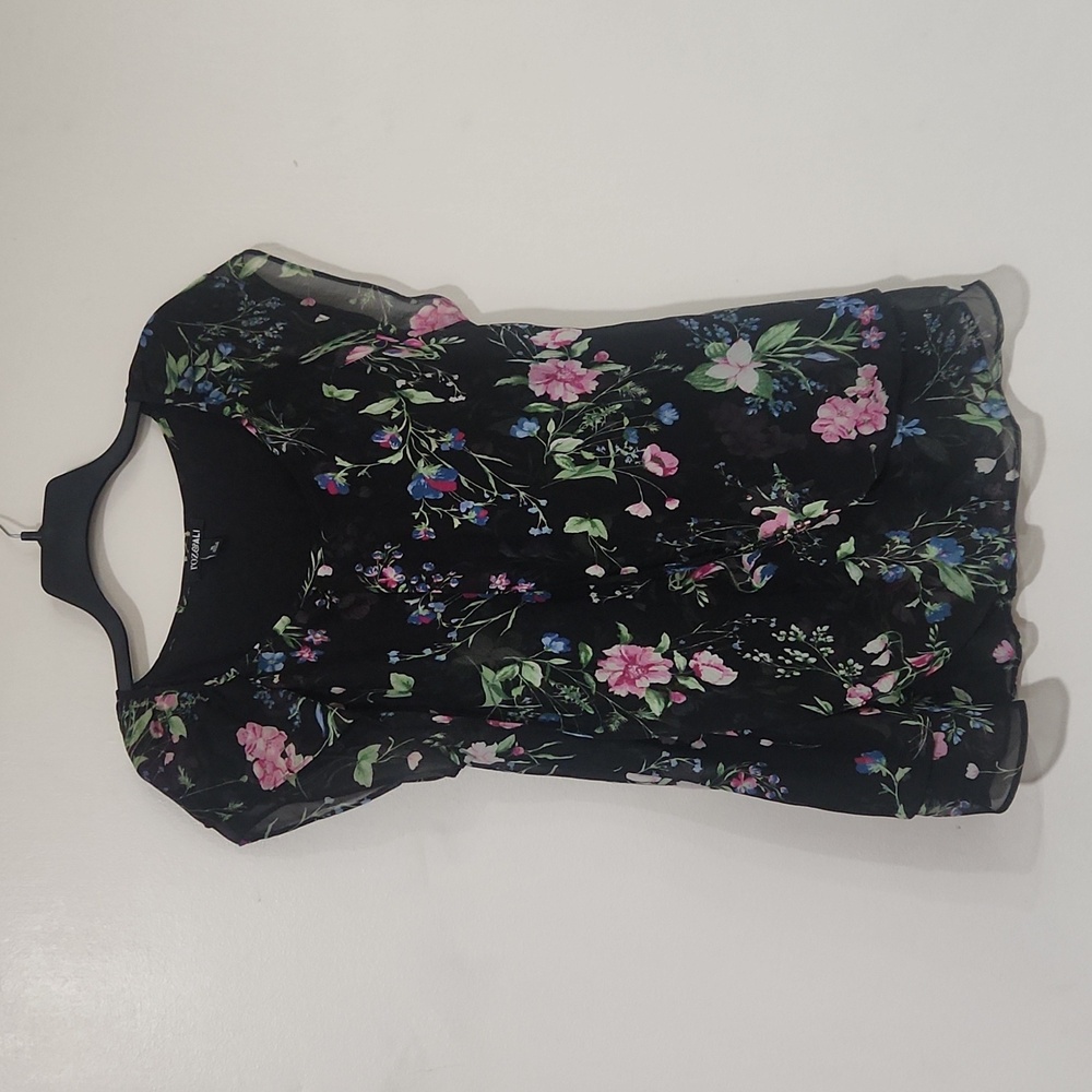 Women's Roz & Ali black scoop neck top with floral chiffon tulip style layers